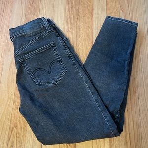 Levi’s High wasted taper 25